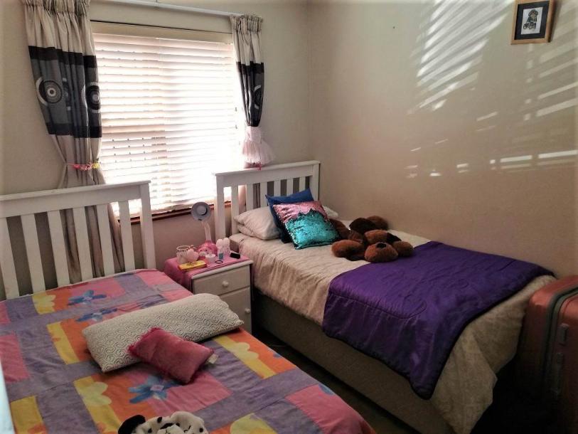 2 Bed Flat in Bloubergstrand-9