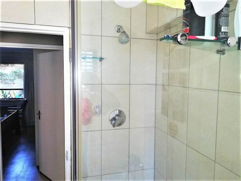 2 Bed Flat in Bloubergstrand-10