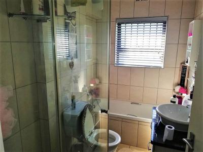 2 Bed Flat in Bloubergstrand-11