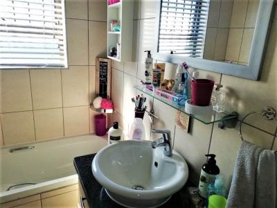 2 Bed Flat in Bloubergstrand-12