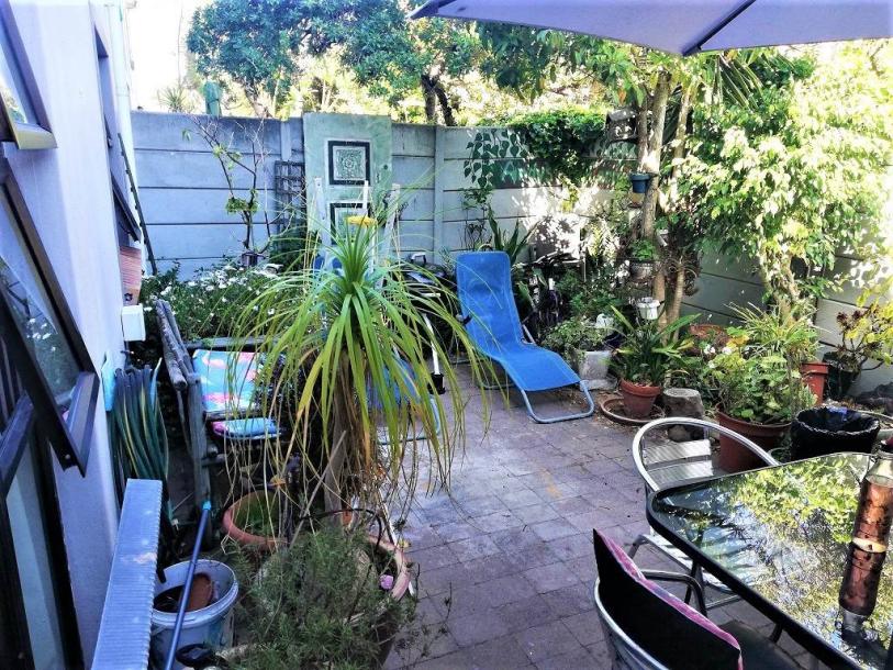 2 Bed Flat in Bloubergstrand-13