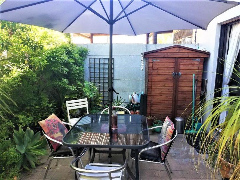 2 Bed Flat in Bloubergstrand-14