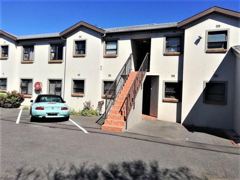 2 Bed Flat in Bloubergstrand-1