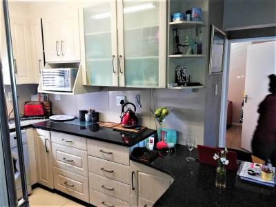 2 Bed Flat in Bloubergstrand-2