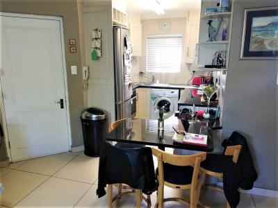 2 Bed Flat in Bloubergstrand-3