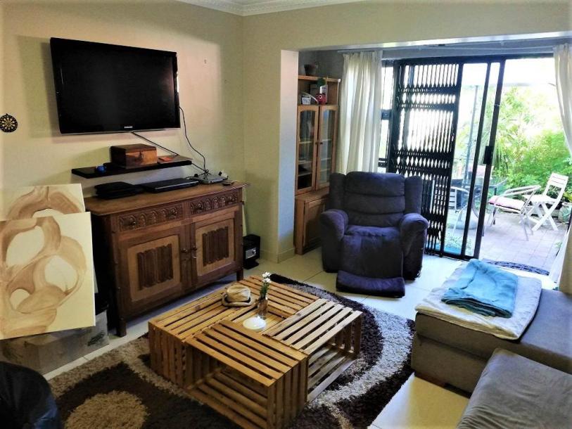 2 Bed Flat in Bloubergstrand-4