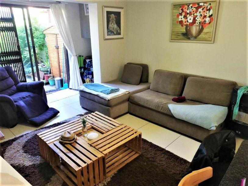 2 Bed Flat in Bloubergstrand-5