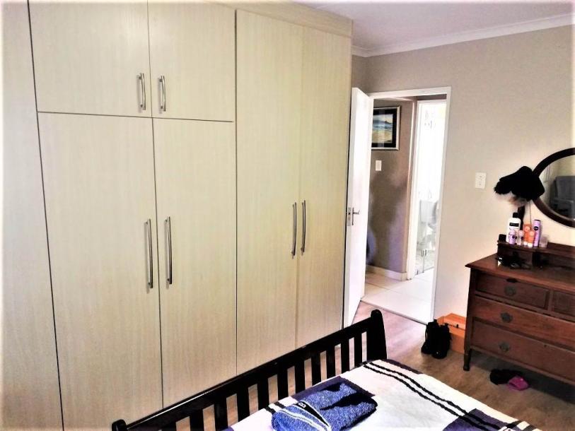 2 Bed Flat in Bloubergstrand-7