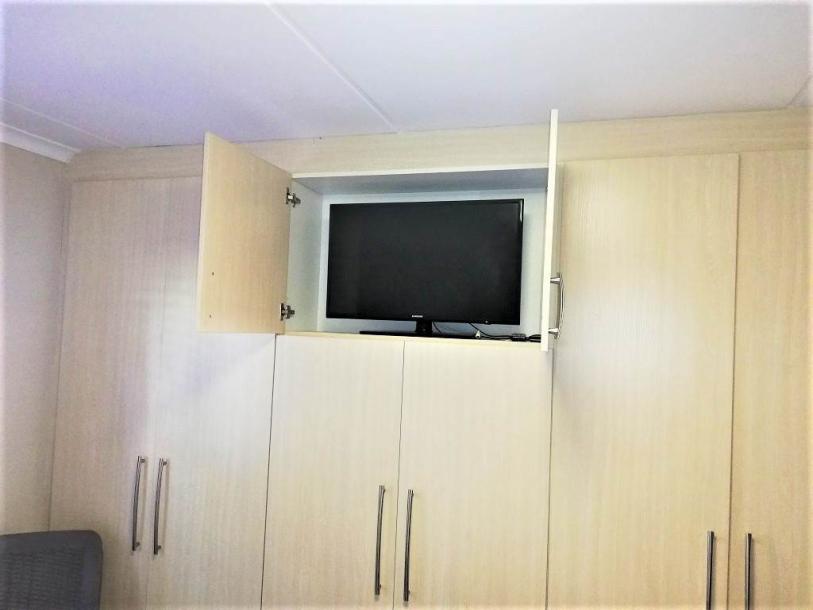 2 Bed Flat in Bloubergstrand-8