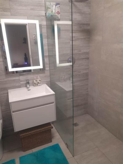 2 Bed Apartment in Vredehoek-10