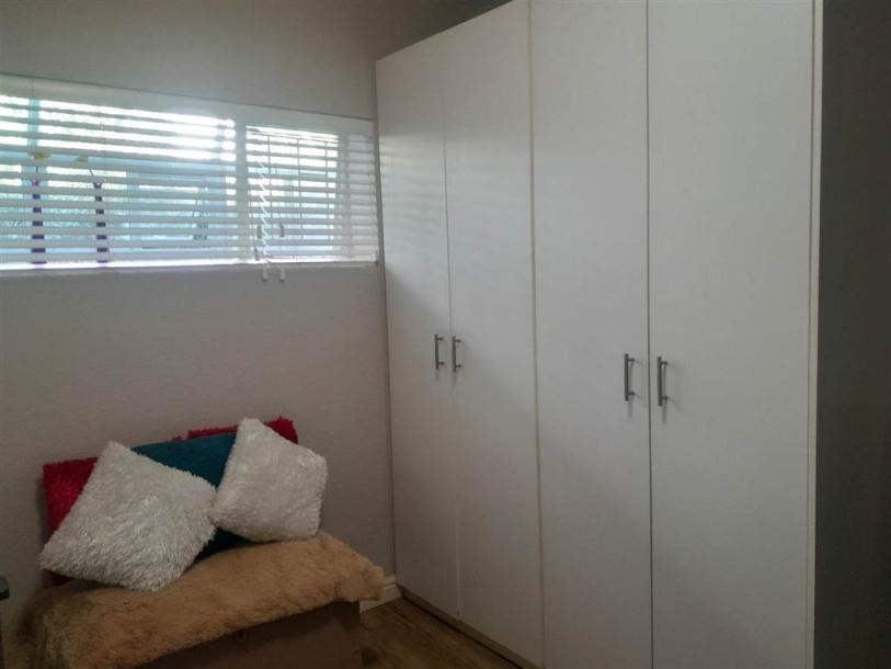 2 Bed Apartment in Vredehoek-11