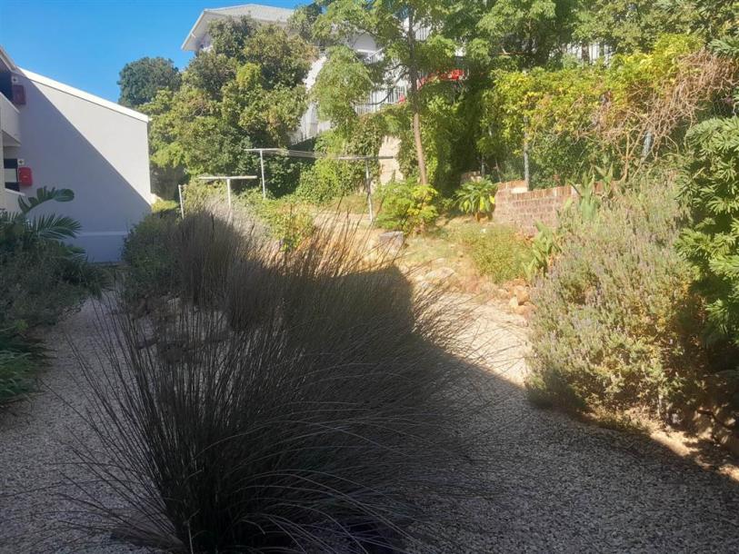 2 Bed Apartment in Vredehoek-16