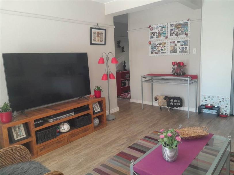 2 Bed Apartment in Vredehoek-3