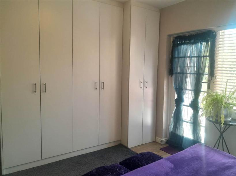 2 Bed Apartment in Vredehoek-8