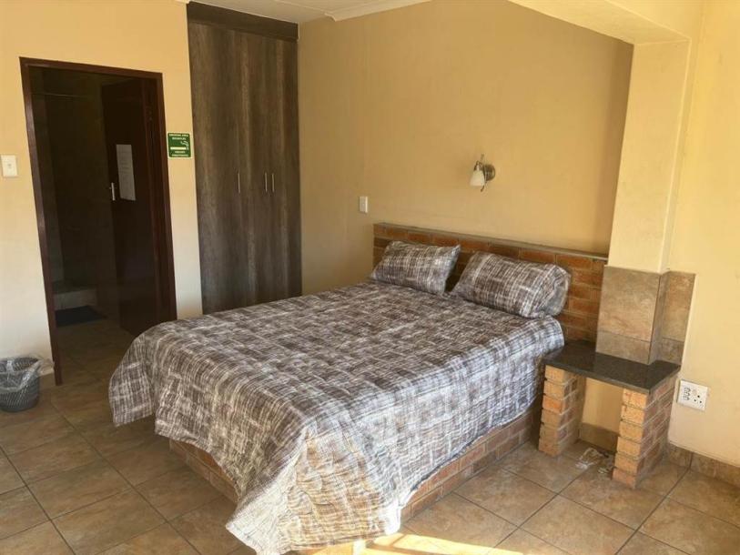 Bachelor apartment in Vaalpark-0