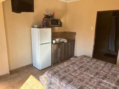 Bachelor apartment in Vaalpark-1