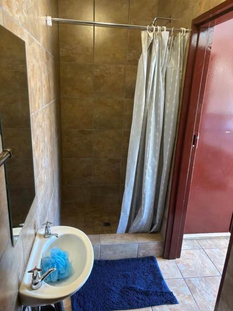 Bachelor apartment in Vaalpark-4