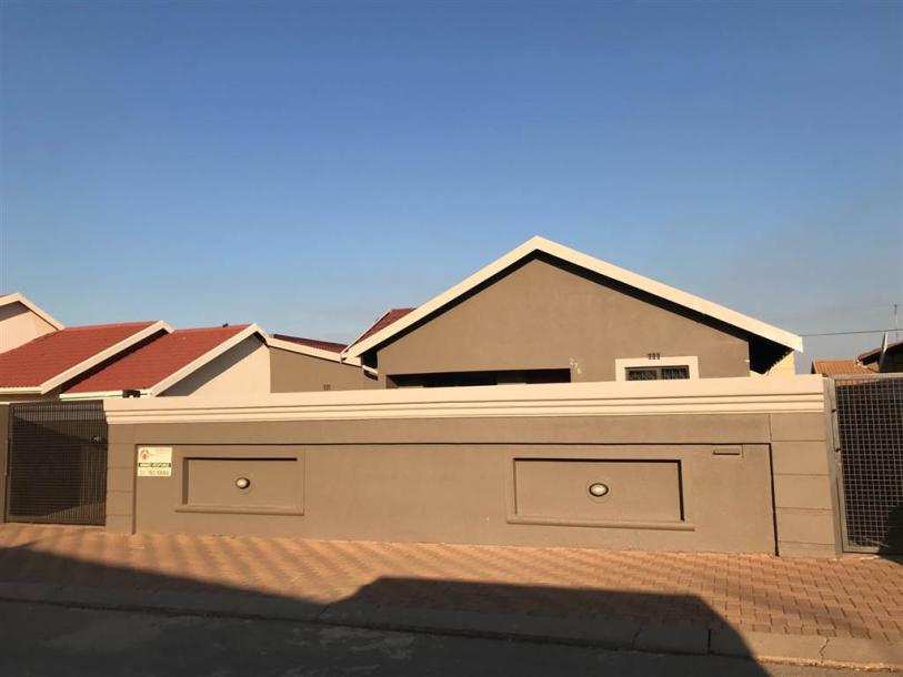 4 Bed House in Dobsonville-1