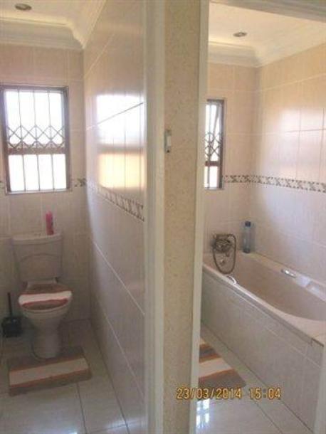 4 Bed House in Dobsonville-6