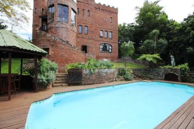 3 Bedroom House in Beacon Bay-4