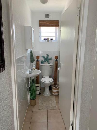 1 Bedroom Flat in Umdloti Beach-5