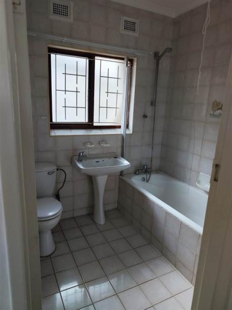 2 Bed House in Queensburgh Central-10