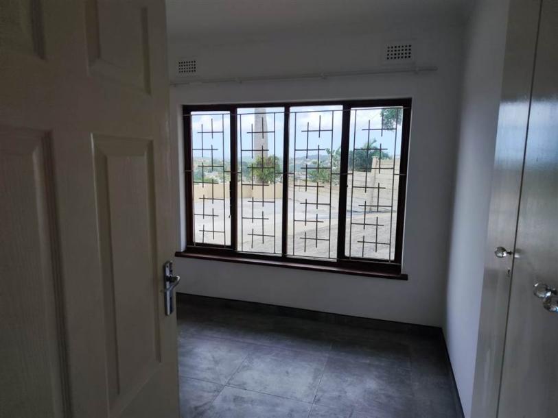 2 Bed House in Queensburgh Central-3