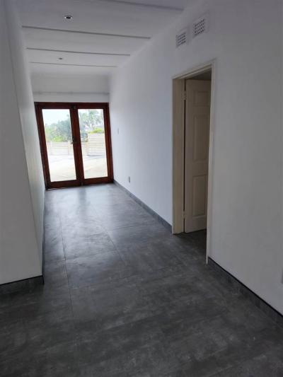 2 Bed House in Queensburgh Central-8