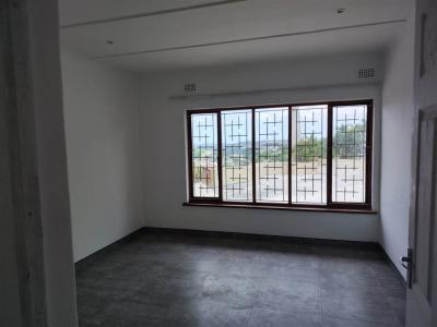 2 Bed House in Queensburgh Central-6