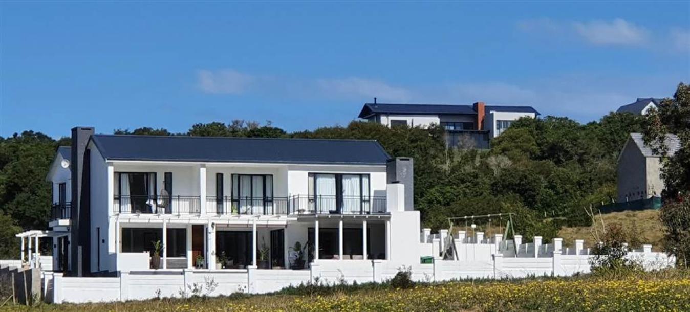 5 Bedroom House in Royalston Coastal Wildlife Estate-0