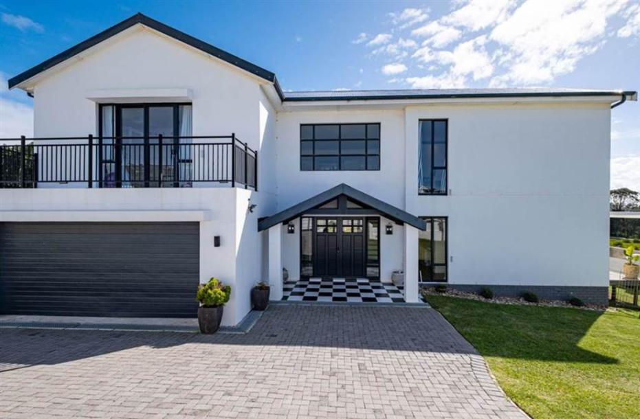5 Bedroom House in Royalston Coastal Wildlife Estate-1