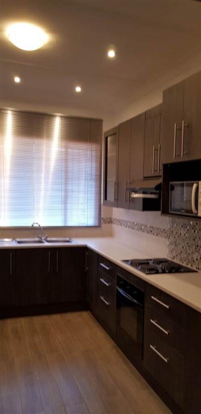 3 Bedroom Flat in Universitas-2