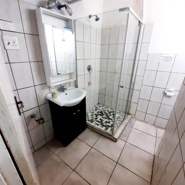 4 Bedroom Flat in Braamfontein-3