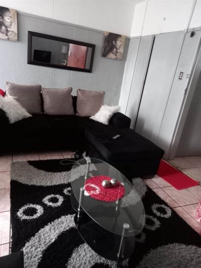 1 Bedroom Flat in Sunnyside-2