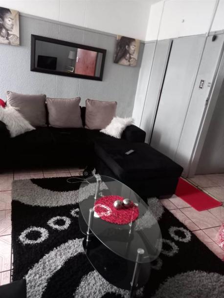 1 Bedroom Flat in Sunnyside-2