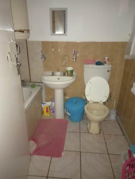 1 Bedroom Flat in Sunnyside-3
