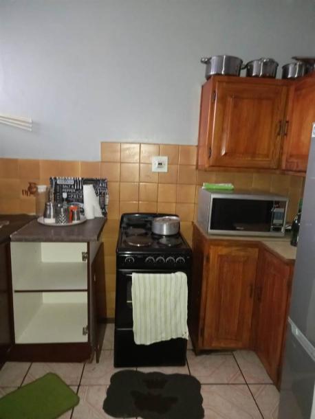 1 Bedroom Flat in Sunnyside-4