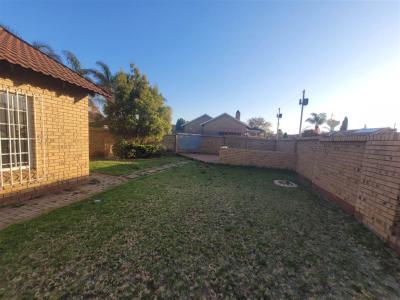 3 Bedroom House in Reyno Ridge-2