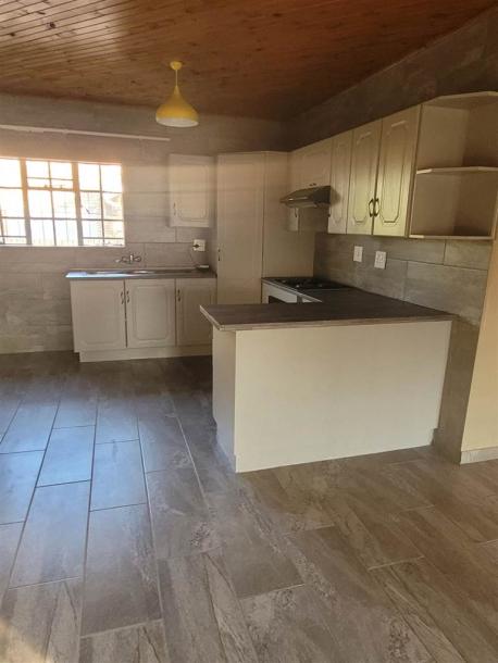 3 Bedroom House in Reyno Ridge-8