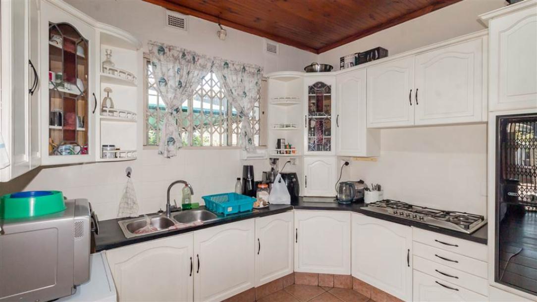 3 Bed House in Glenwood-13