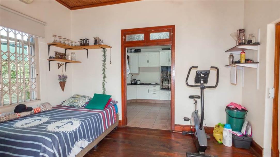 3 Bed House in Glenwood-14