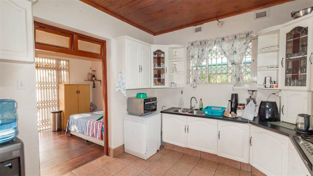 3 Bed House in Glenwood-15