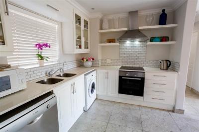 2 Bed Flat in Morningside-7