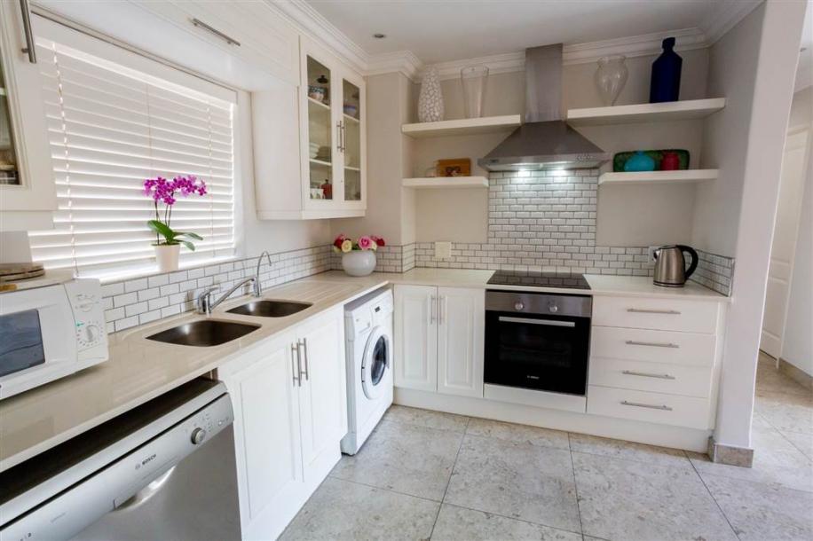2 Bed Flat in Morningside-7