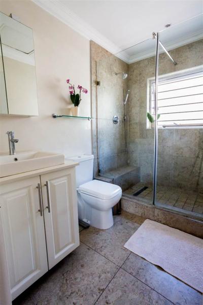 2 Bed Flat in Morningside-3
