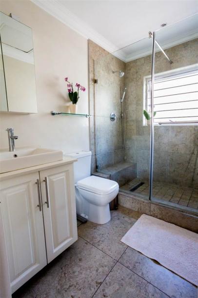 2 Bed Flat in Morningside-3