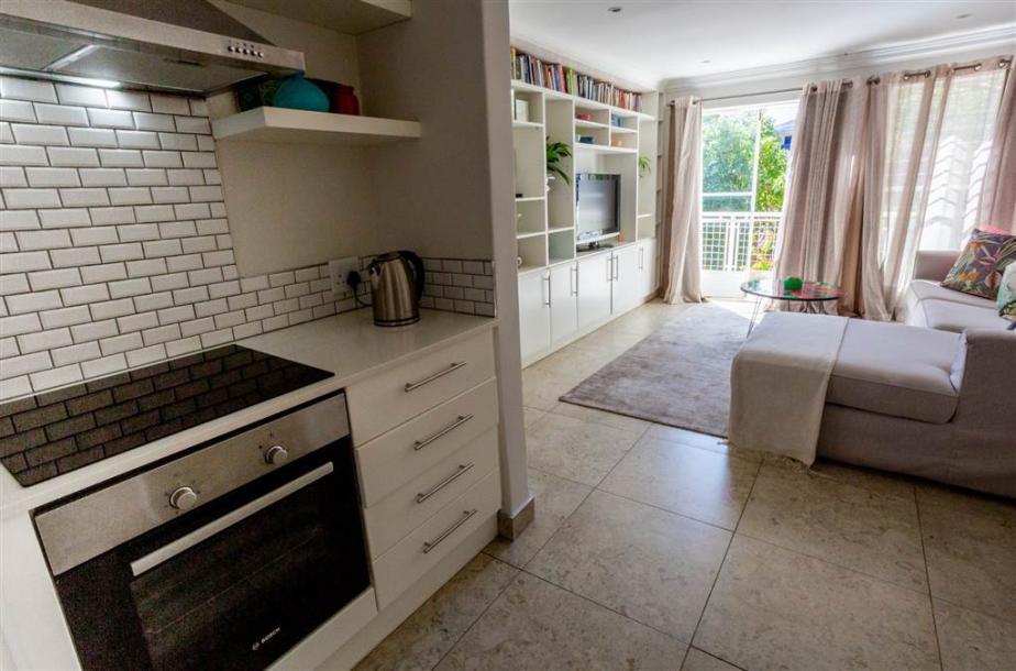 2 Bed Flat in Morningside-8