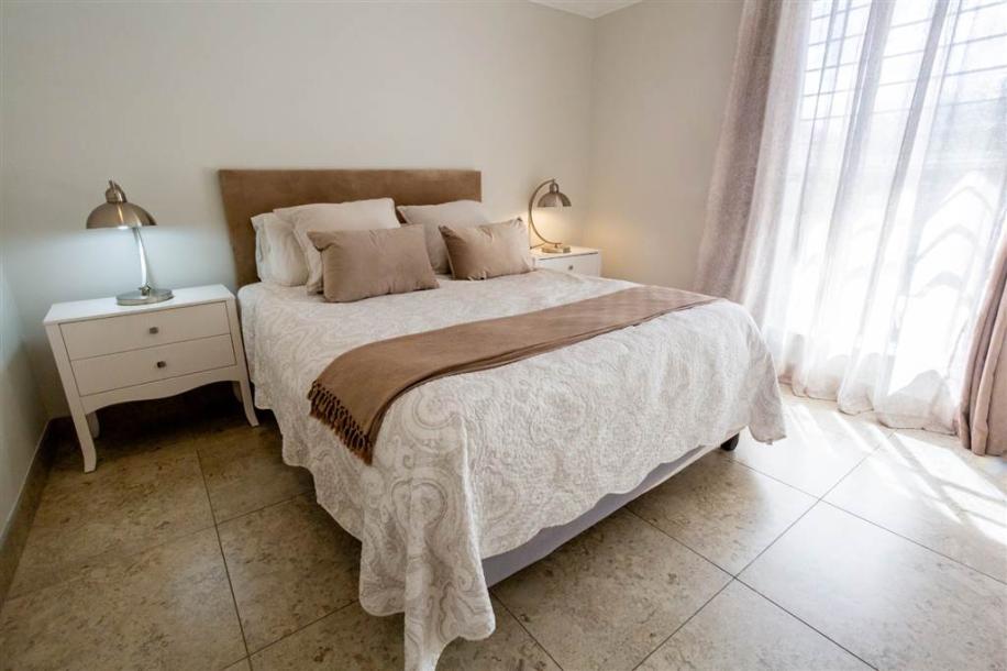 2 Bed Flat in Morningside-11