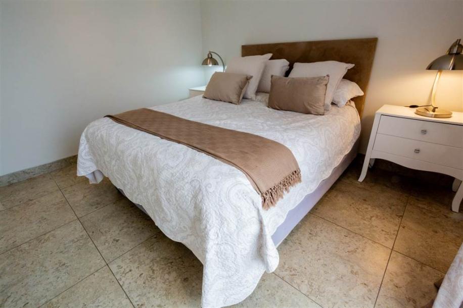 2 Bed Flat in Morningside-12