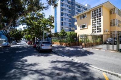 2 Bedroom Apartment in Sea Point